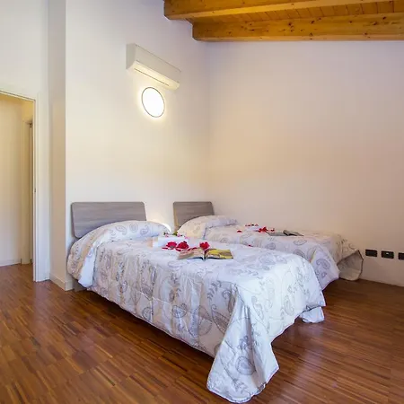 Sleeps 7 Pool Air Con Holiday home *