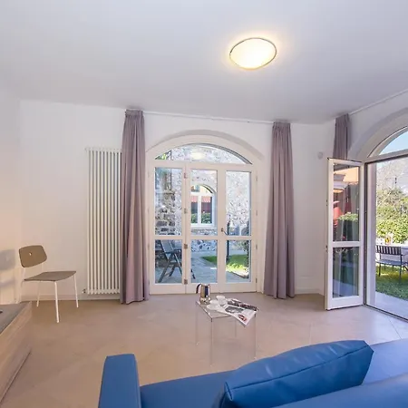 Sleeps 7 Pool Air Con Holiday home