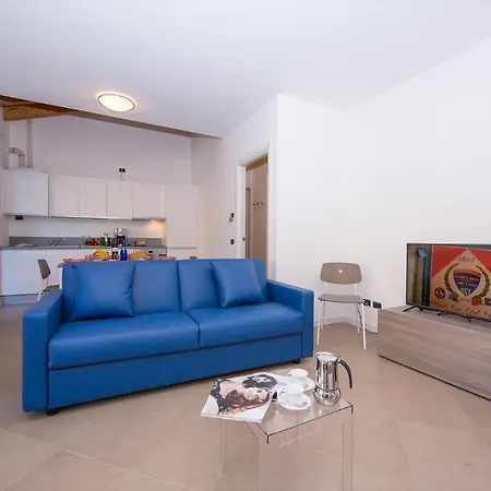 Holiday home Sleeps 7 Pool Air Con *